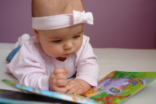 baby-girl-1306022-1279x852